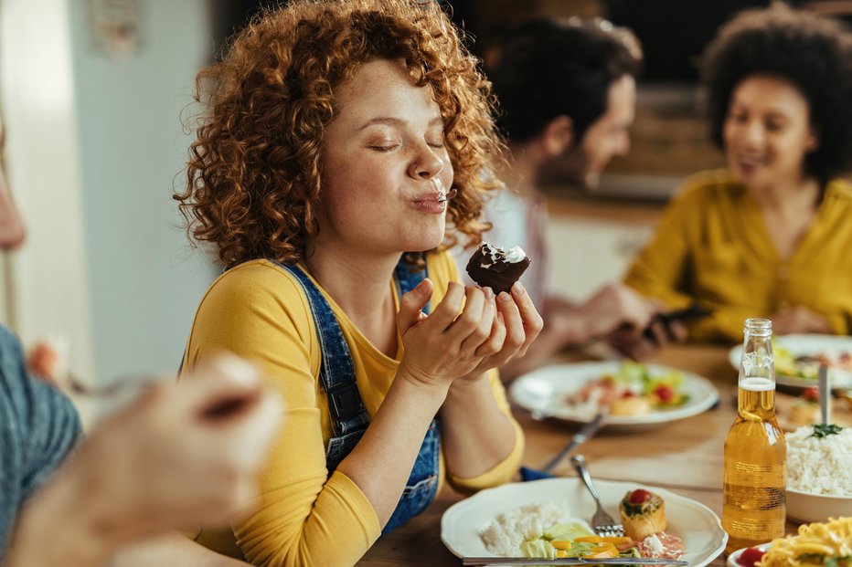 Fotografija: Lažje se je peljati mimo lokala s hamburgerji, če veš, da te čaka doma zdrav obrok. FOTO: Dražen Žigič/ Getty Images/istockphoto