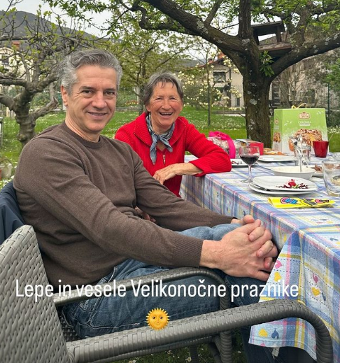 Fotografija: Robert Golob z mamo. FOTO: Zaslonski posnetek, Vir: Instagram