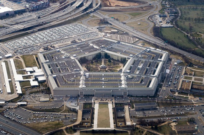 Ena od tarč bi bil verjetno Pentagon. FOTO: Joshua Roberts/Reuters