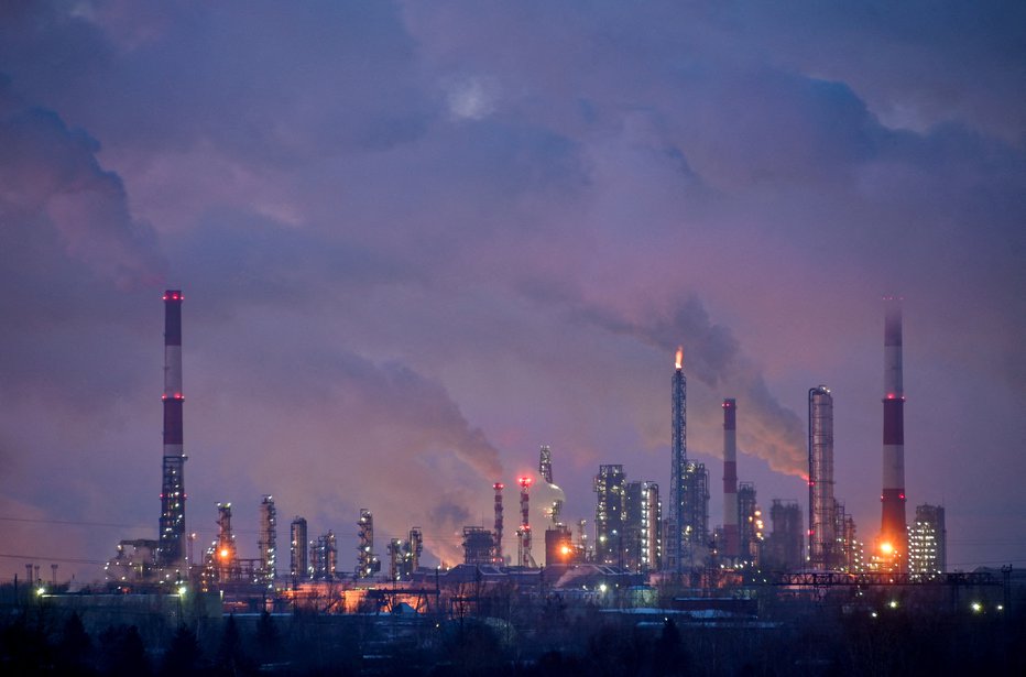 Fotografija: Največje svetovne energetske družbe so od leta 2016 prispevale 80 odstotkov izpustov ogljikovega dioksida.

Večina podjetij iz energetskega sektorja je po podpisu pariškega podnebnega sporazuma še okrepila proizvodnjo fosilnih goriv. FOTO: Alexey Malgavko/Reuters