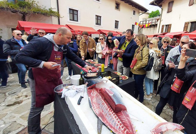 Gastronomski presežki so očarali množice sladokuscev.