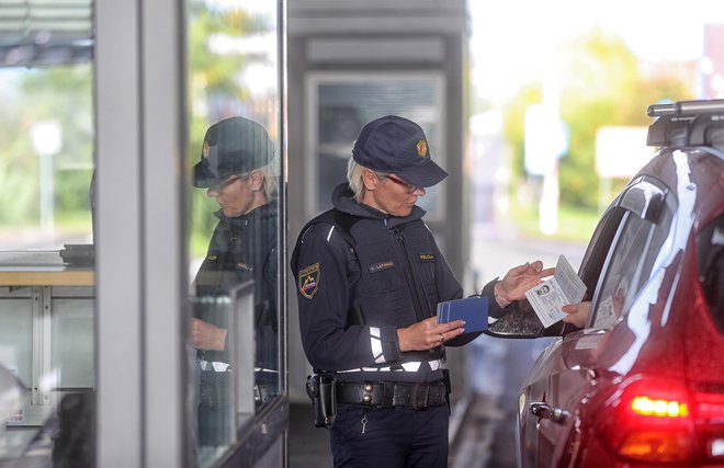 V Sindikatu policistov Slovenije menijo, da so policisti preobremenjeni. FOTO: Blaz Samec