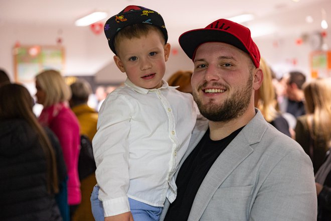 V videu nove skladbe nastopa tudi avtorjev sin Maj. FOTO: osebni arhiv