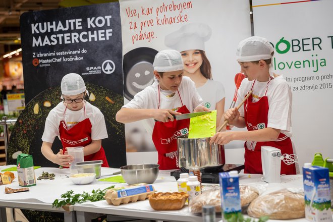 Kuharji iz OŠ Drska v projektu Kuhnapato. FOTO: Spar Slovenija