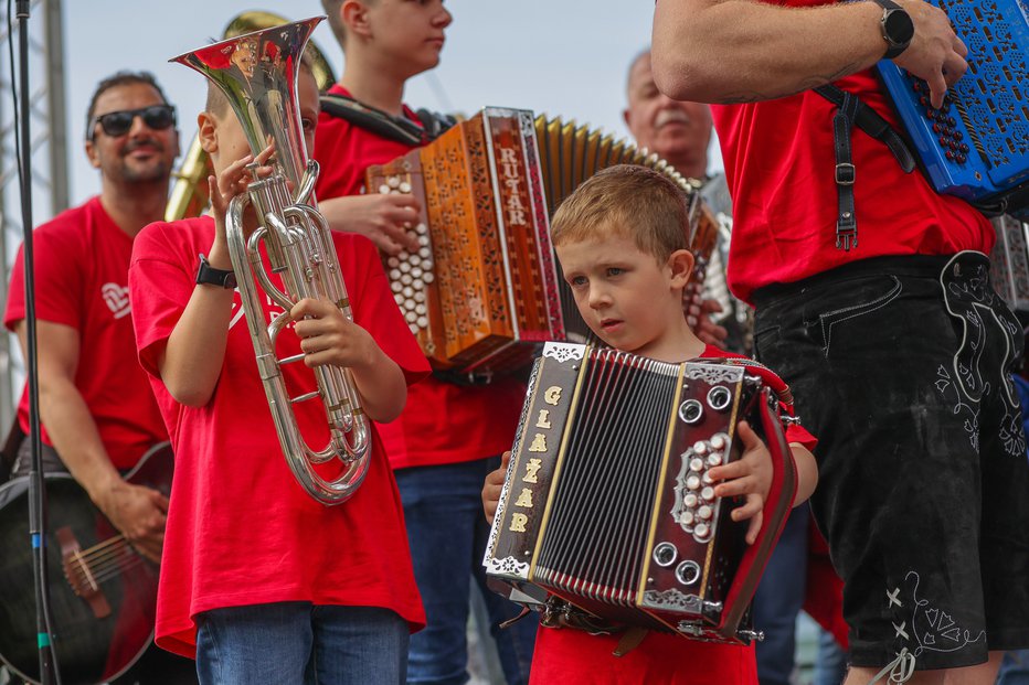 Fotografija: Ob svetovnem dnevu harmonike tradicionalno tekmovanje na Bledu. FOTO: Miro Zalokar, Arhiv Turizem Bled.