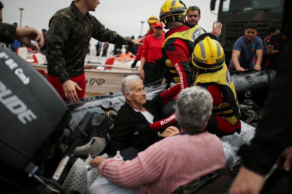 Fotografija: Število žrtev narašča. FOTO: Stringer Reuters