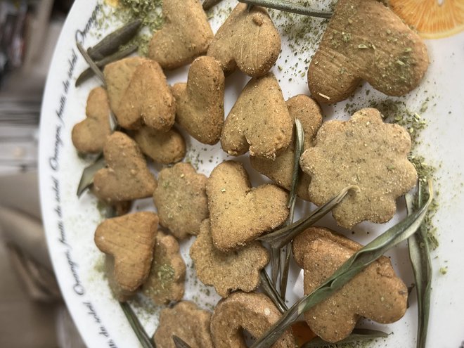 Veganski piškoti iz oljčnih listov za posladek