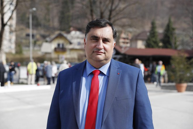 »Z novim modelom bomo ugotovili, kolikšno floto avtobusov dejansko potrebujemo,« je napovedal župan Peter Bohinec. FOTO: Leon Vidic