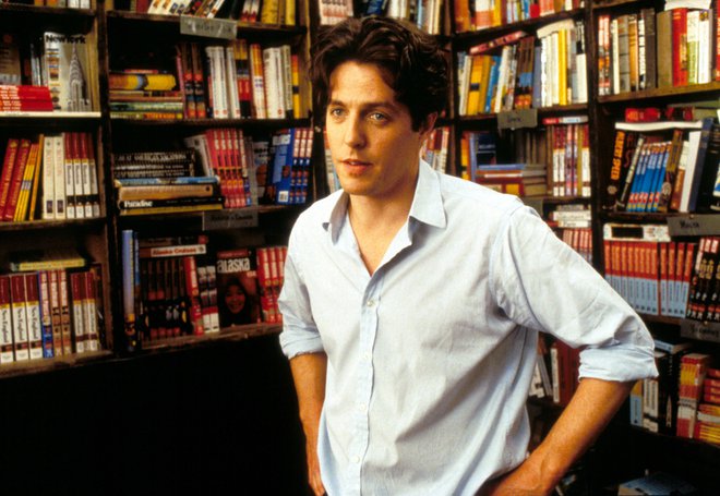 Hugh Grant in Richard Curtis sta pozneje sodelovala tudi pri romantičnih hitih Notting Hill in Pravzaprav ljubezen. FOTO: Cover Images