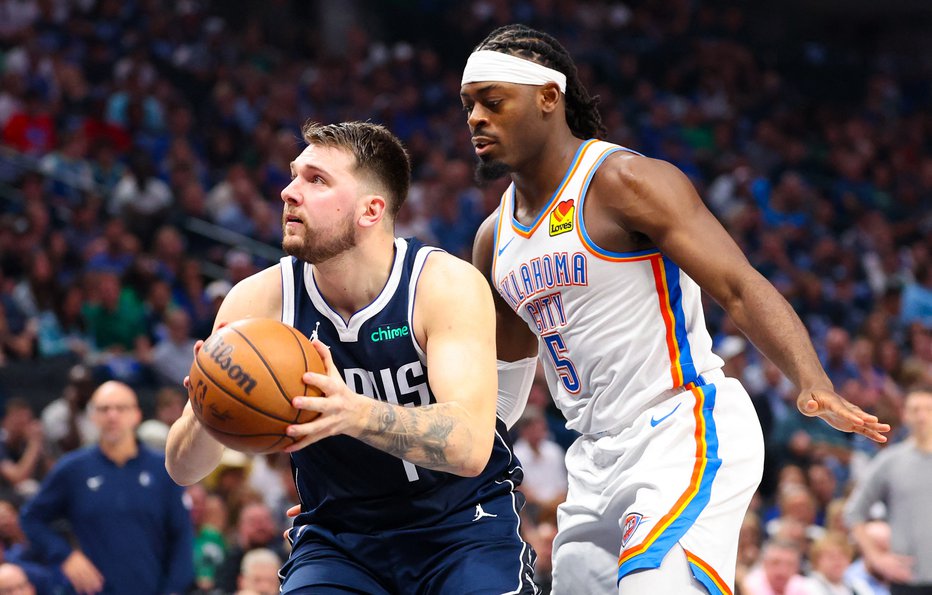 Fotografija: Luguentz Dort je vseskozi dihal za ovratnik Luki Dončiću. FOTO: Kevin Jairaj/UsaToday Sports