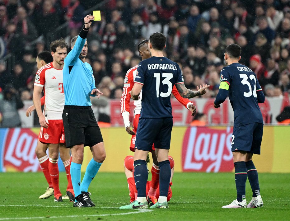 Fotografija: Slovenski sodniki s Slavkom Vinčićem na čelu bodo sodili finale lige prvakov. FOTO: Angelika Warmuth Reuters