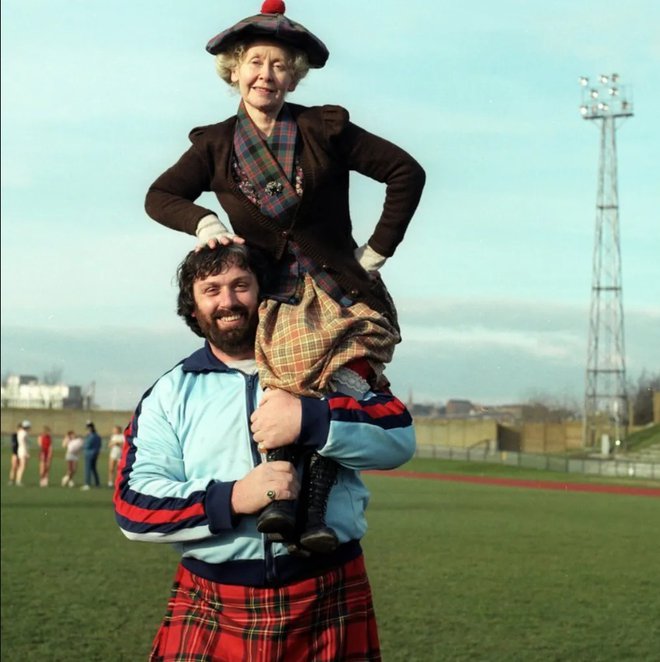 Med zvezdniškimi gosti serije je bil tudi nekdaj najmočnejši moški na svetu Geoff Capes. FOTO: Promocijski material 