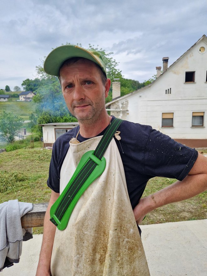 Krkaš Emil Rifelj je bil znova v akciji, tokrat s kosilnico. FOTO: Tanja Jakše Gazvoda