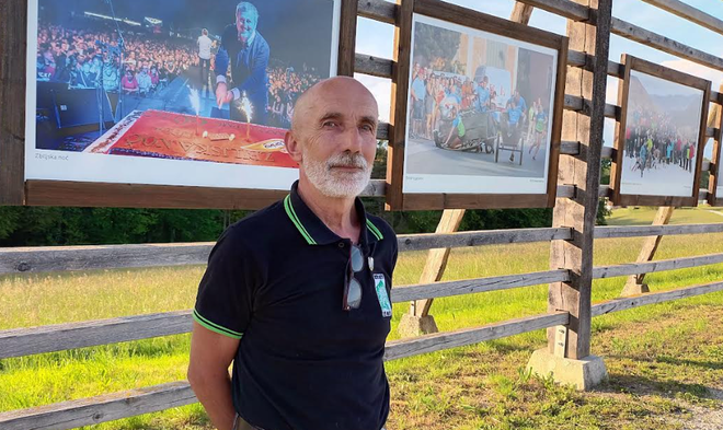 Lado Vidmar, organizator vseh treh razstav, si želi, da bi se ljudje ob fotografijah pogovarjali in obujali spomine. FOTO: Ema Bubanj