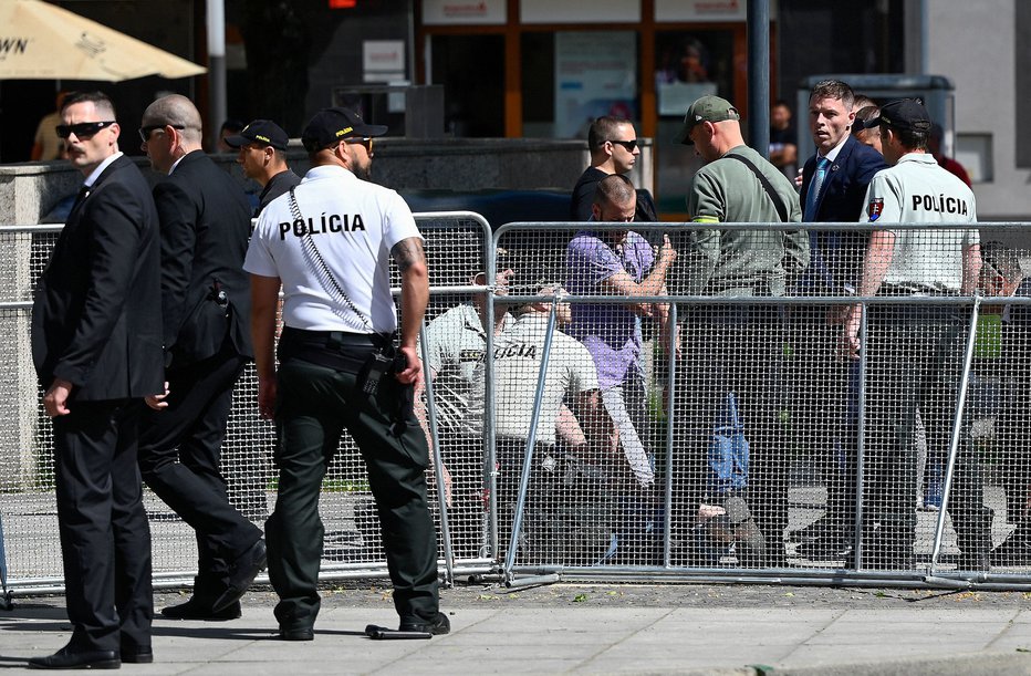 Fotografija: Streljali so na slovaškega predsednika vlade Fica. FOTO: Afp