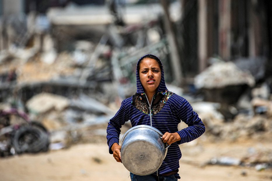 Fotografija: Slika je simbolična, a dobro oriše življenje na palestinskih ozemljih. FOTO: AFP