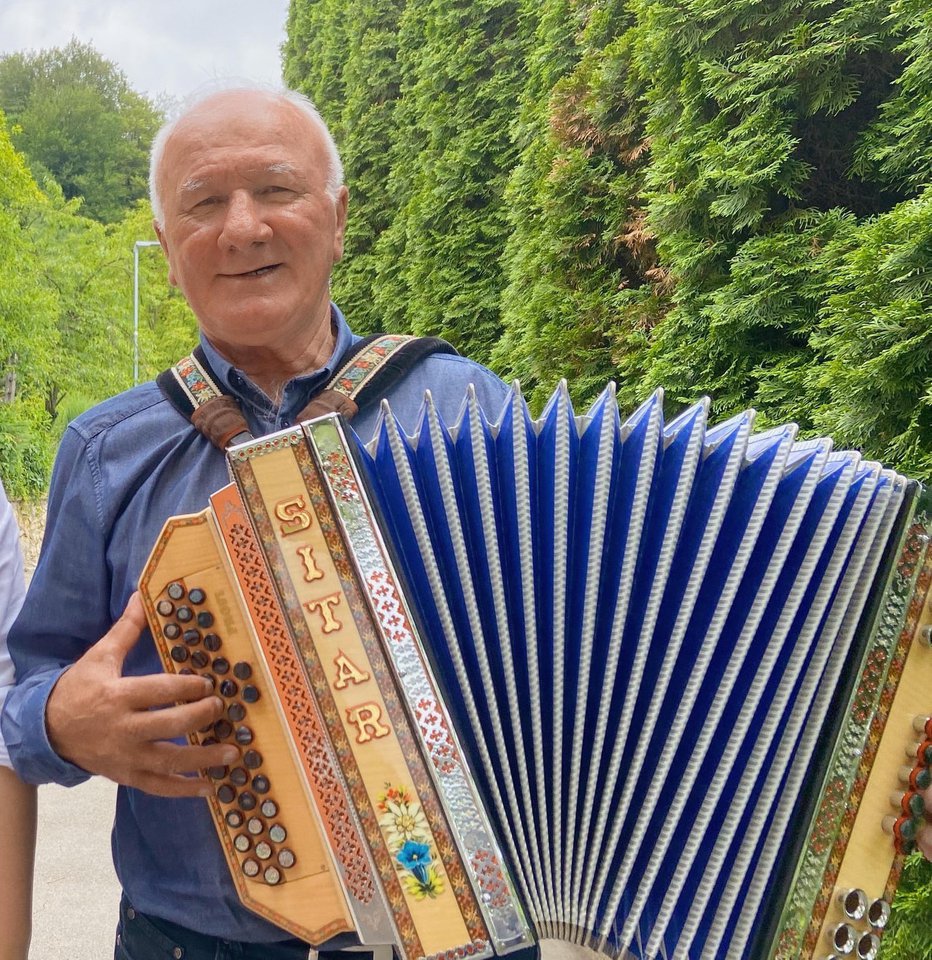 Fotografija: S pomočjo dveh mojstrov mu je uspelo razviti kromatično harmoniko z vsemi duri. FOTO: osebni Arhiv