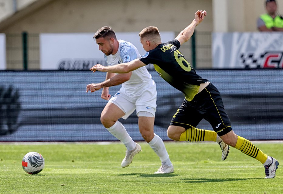 Fotografija: Aljoša Matko je prvake rešil pred porazom z 18. golom v sezoni in osvojil strelsko lovoriko. FOTO: Blaž Samec