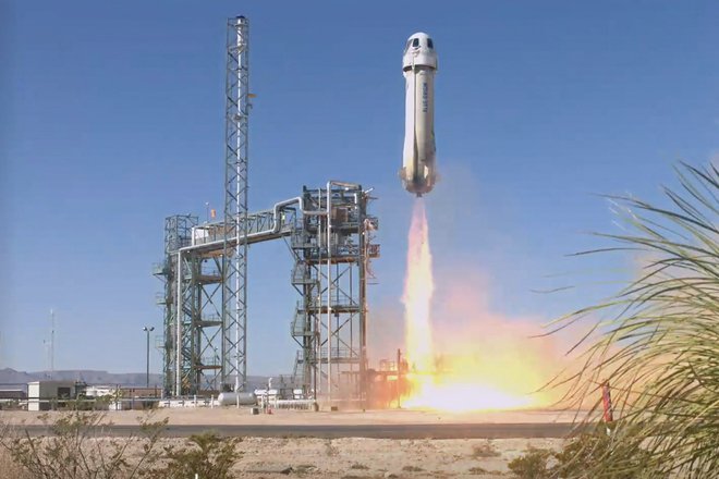 Raketa je poletela z Blue Originovega izstrelišča v bližini teksaškega mesta Van Horn.