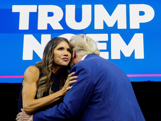 Guvernerka Južne Dakote Kristi Noem je upala, da jo bo Donald Trump izbral za podpredsedniško kandidatko. FOTO: Jonathan Ernst/Reuters