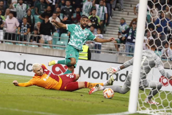 Lansko poletje je v Stožicah gostoval tudi turški velikan Galatasaray, letos v Ljubljano ne bo tako slovitih klubov. FOTO: Leon Vidic