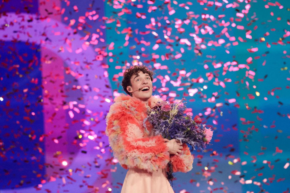 Fotografija: FILE PHOTO: Nemo representing Switzerland reacts while holding flowers after winning during the Grand Final of the 2024 Eurovision Song Contest, in Malmo, Sweden, May 12, 2024. REUTERS/Leonhard Foeger/File Photo FOTO: Leonhard Foeger Reuters