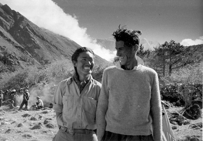 Edmund Hillary in šerpa Tenzing Norgay sta vrh osvojila konec maja 1953. FOTO: Peter Jackson/Reuters