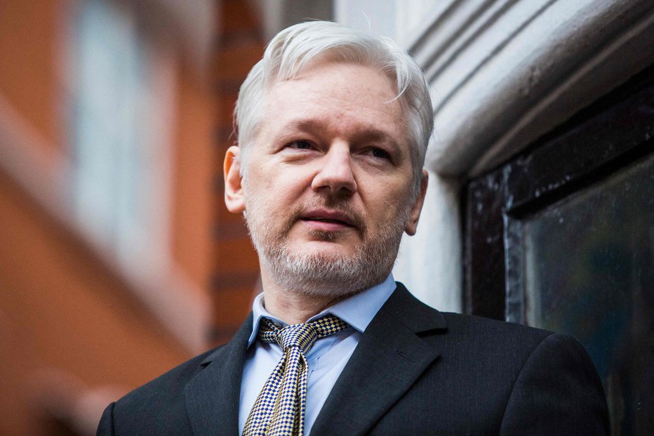 Fotografija: Kako dolgo lahko junak ljudskih src Assange, ki naj bi bil šibkega psihičnega in telesnega zdravja, sploh še zdrži? FOTO: Jack Taylor/AFP
