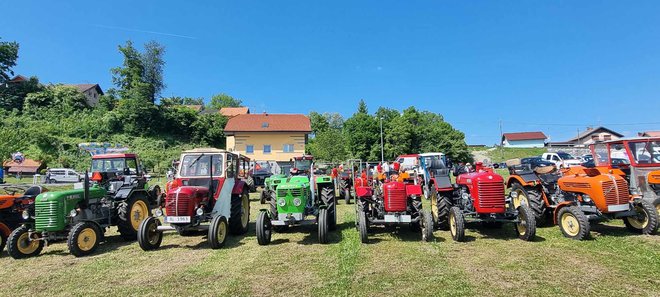 Traktorje so na ogled postavili. FOTO: S. N.