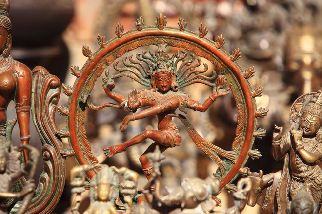Astrolog za napovedi uporablja hindujsko vedsko astrologijo. FOTO: Mohameda Getty Images/istockphoto