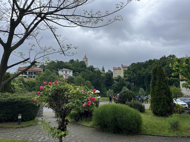 Podeželje se zdaj spet razvija, mladi se vračajo, obnavljajo stare hiše ali gradijo nove. Foto: Albina Podbevšek