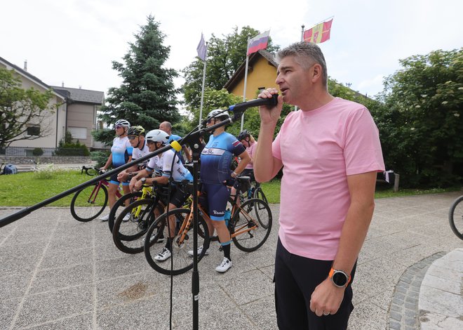 Župan Komende Jurij Kern je častnega občana v petek in soboto spremljal ob progi etap Gira d'Italia.