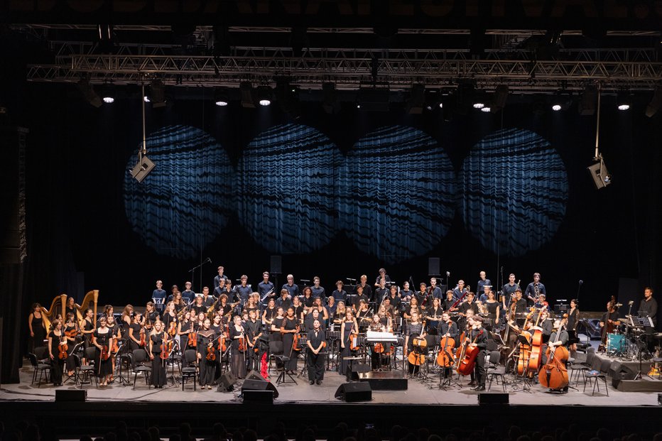 Fotografija: Slovenski mladinski orkester iz prve roke ponudi izkušnjo poklicnega glasbenika. FOTO:  Darja Stravs Tisu 