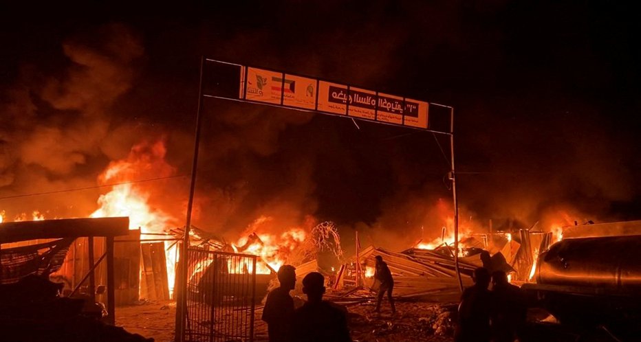 Fotografija: Izraelci so se spet požvižgali na nedolžne civilne žrtve. FOTO: Reuters