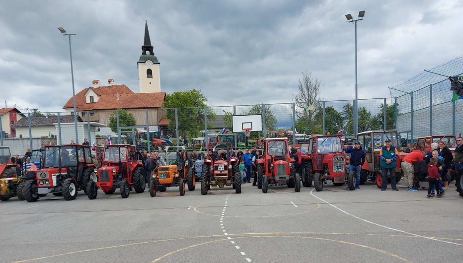 Fotografija: Traktorji starejše generacije, a še vedno uporabni FOTOGRAFIJE: Milan Glavonjić