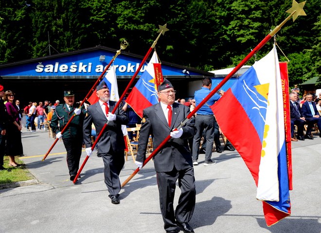 Prapori slovenskih obrambnih združenj