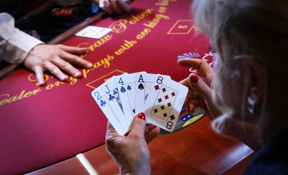 Fotografija: Za občino Renče - Vogrsko sta v največjem interesu čimprejšnja izgradnja in zagon poslovanja novega igralnega salona, saj bi se investicijski potencial lahko z njim povečal za polovico. FOTO: Jože Suhadolnik