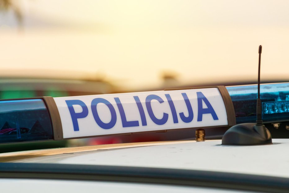 Fotografija: Police car roof sign (policija in croatian language), closeup with selective focus FOTO: Bitsandsplits Getty Images/istockphoto