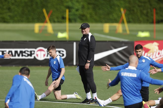 Selektor Matjaž Kek ničesar ni prepustil naključju, že prvi trening je zaprl za javnost in navijače. FOTO: Leon Vidic