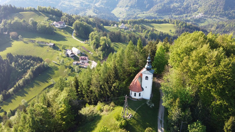 Fotografija: Cerkvica nadangela Gabrijela na Planici je obnovljena.