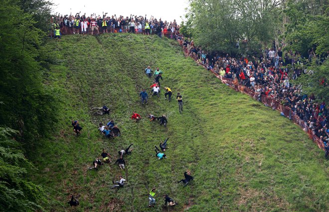 Hrib je visok 180 metrov in ima naklon okrog 45 stopinj. FOTO: Molly Darlington/Reuters