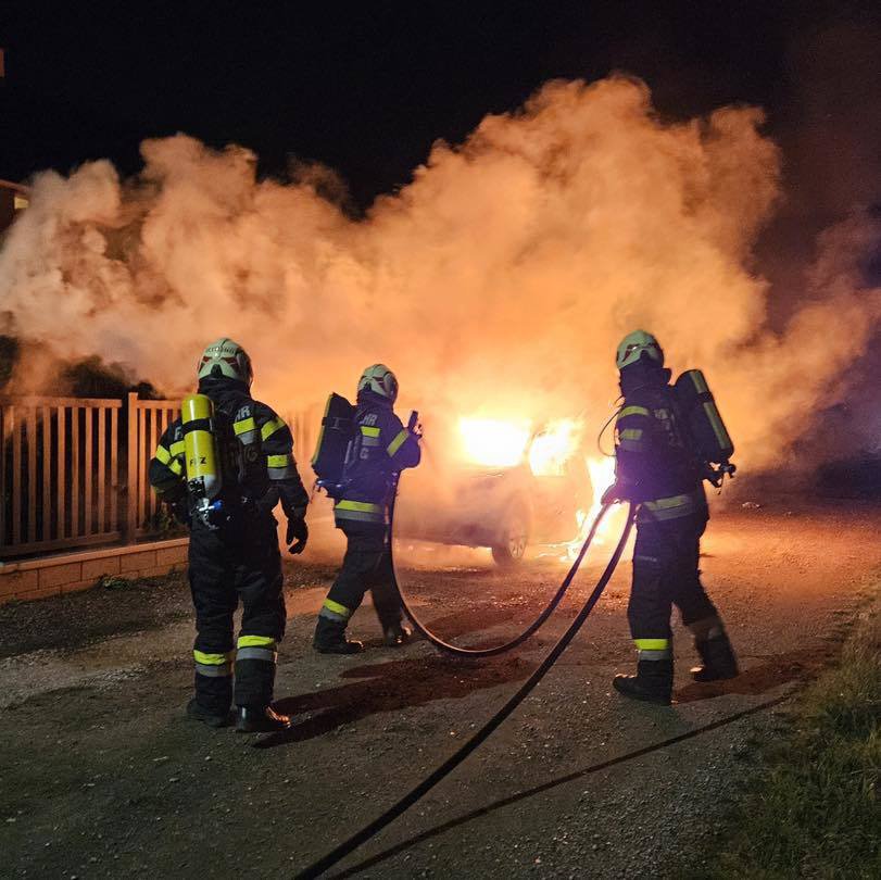 Fotografija: Nazadnje je v začetku maja zagorelo vozilo ene od Jehovovih prič. FOTO: Prostovoljni Gasilci Zettling