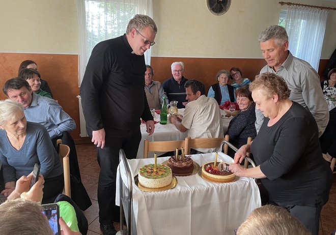 Rad je med ljudmi, zaveda se svojega poslanstva. FOTO: Osebni arhiv