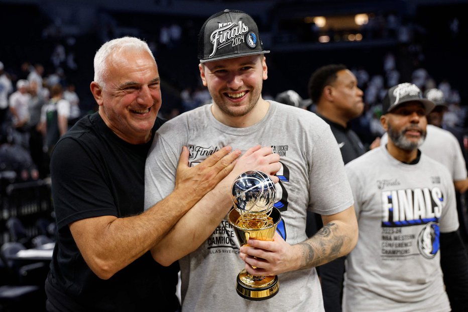 Fotografija: Luka Dončić in Saša Dončić FOTO: David Berding Getty Images Via Afp