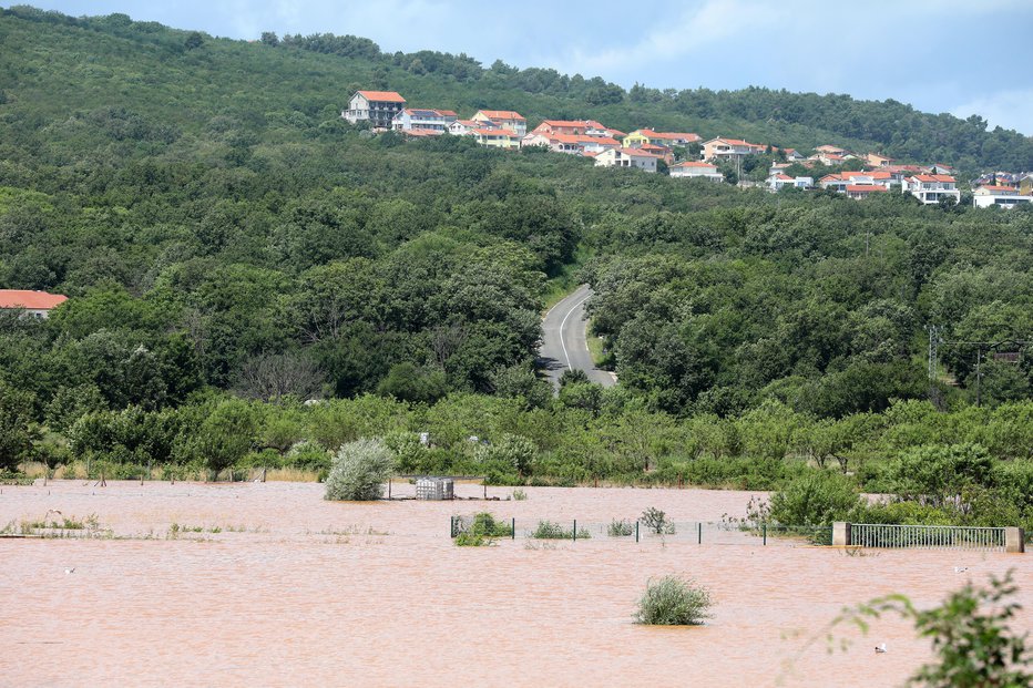 Fotografija: Na otoku Krk so od četrtka do davi gasilci opravili 23 intervencij. FOTO: Goran Kovacic/pixsell Pixsell