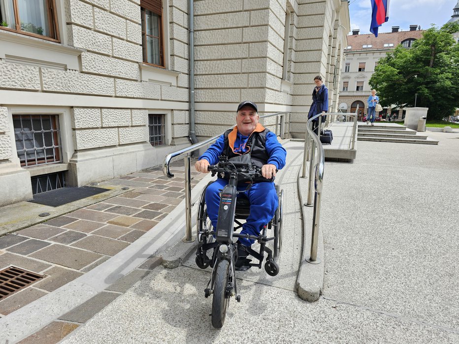 Fotografija: Ejub Puškar ob odhodu s sodišča, ko nam je dejal, da je slovenski Al Capone. FOTO: Aleksander Brudar