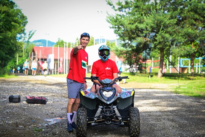 Večkratni državni prvak v motokrosu Sašo Kragelj je skrbel za spremstvo. FOTO: MP Produkcija/pigac.si