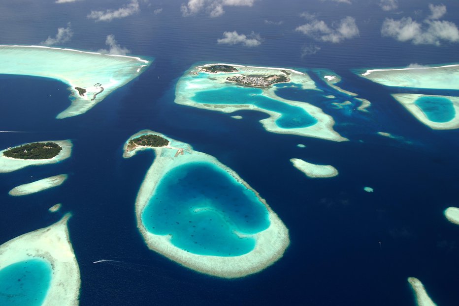 Fotografija: Maldive sestavlja okrog 2000 majhnih in nizkih atolov v Indijskem oceanu. FOTO: Getty Images