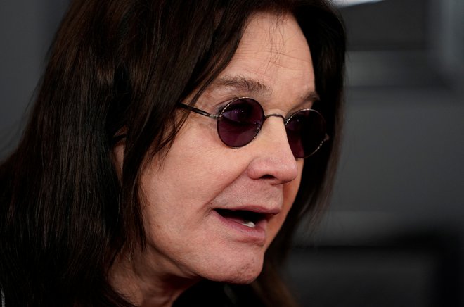 Tudi Ozzy Osbourne je imel na odru bližnje srečanje z netopirjem. FOTO: Mike Blake Reuters