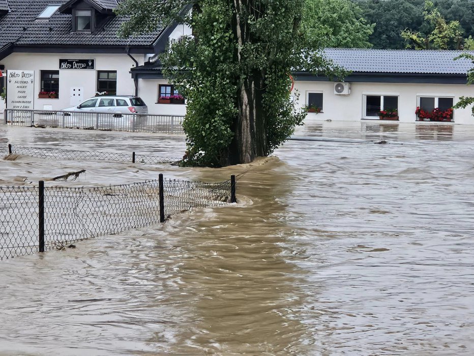 Fotografija: Radence je poplavilo. FOTO: Roman Leljak/Facebook